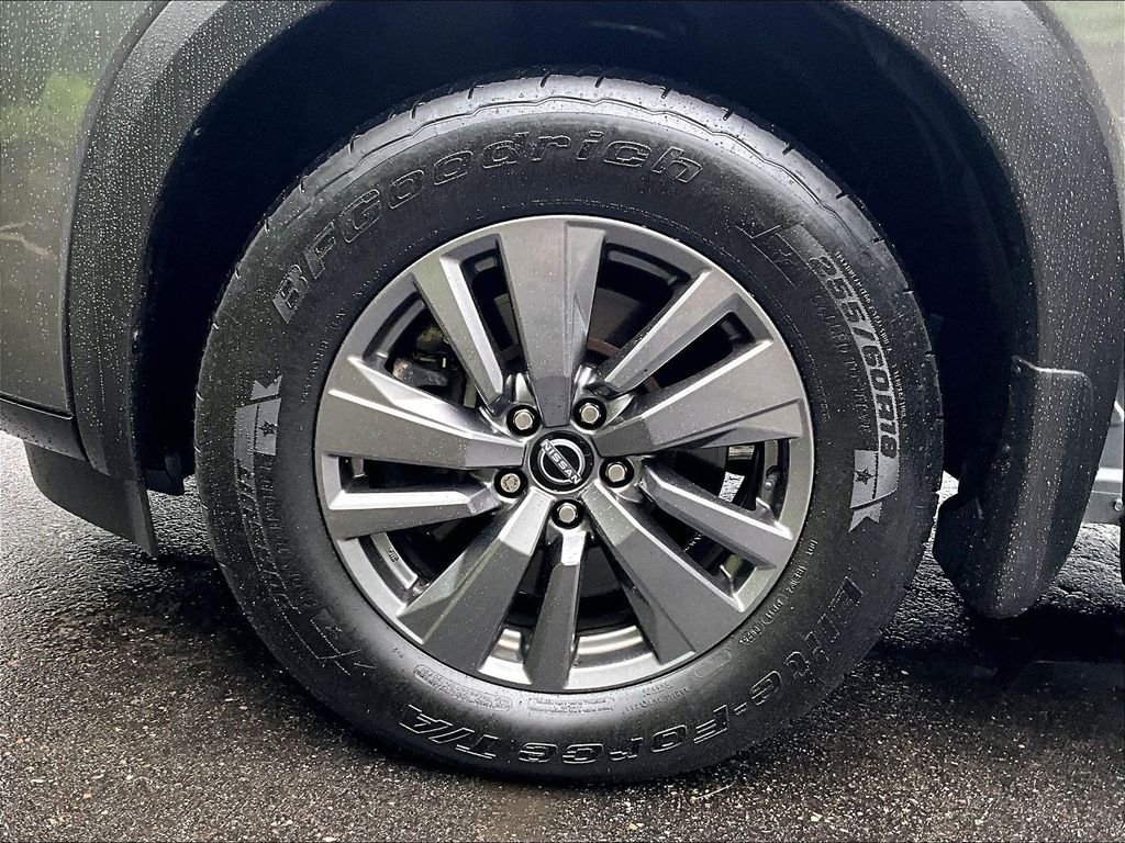 Used 2023 Gun Metallic Nissan SV image 7