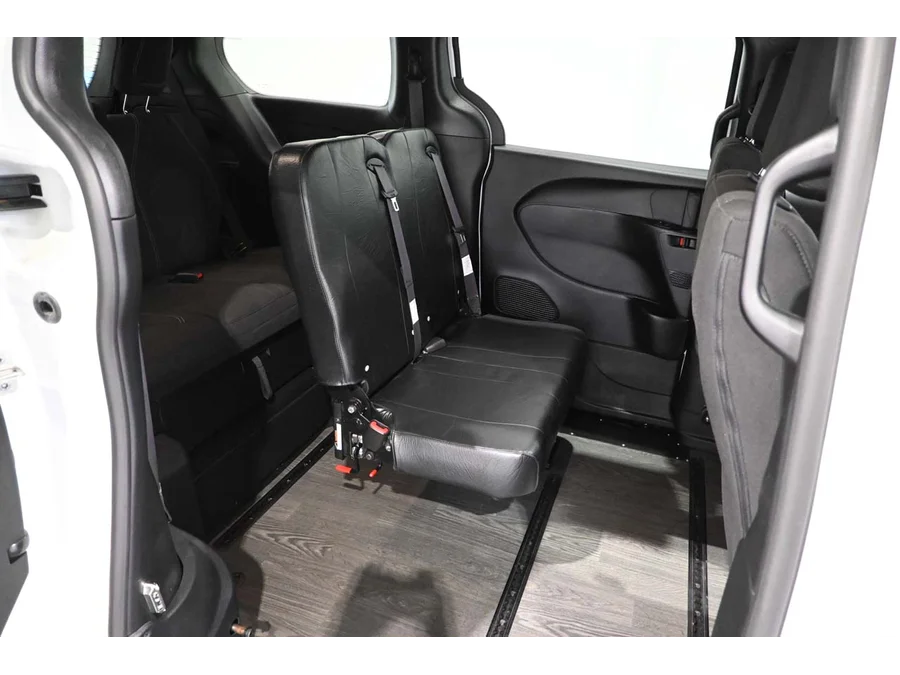 2024 Chrysler Pacifica Touring - Photo 20