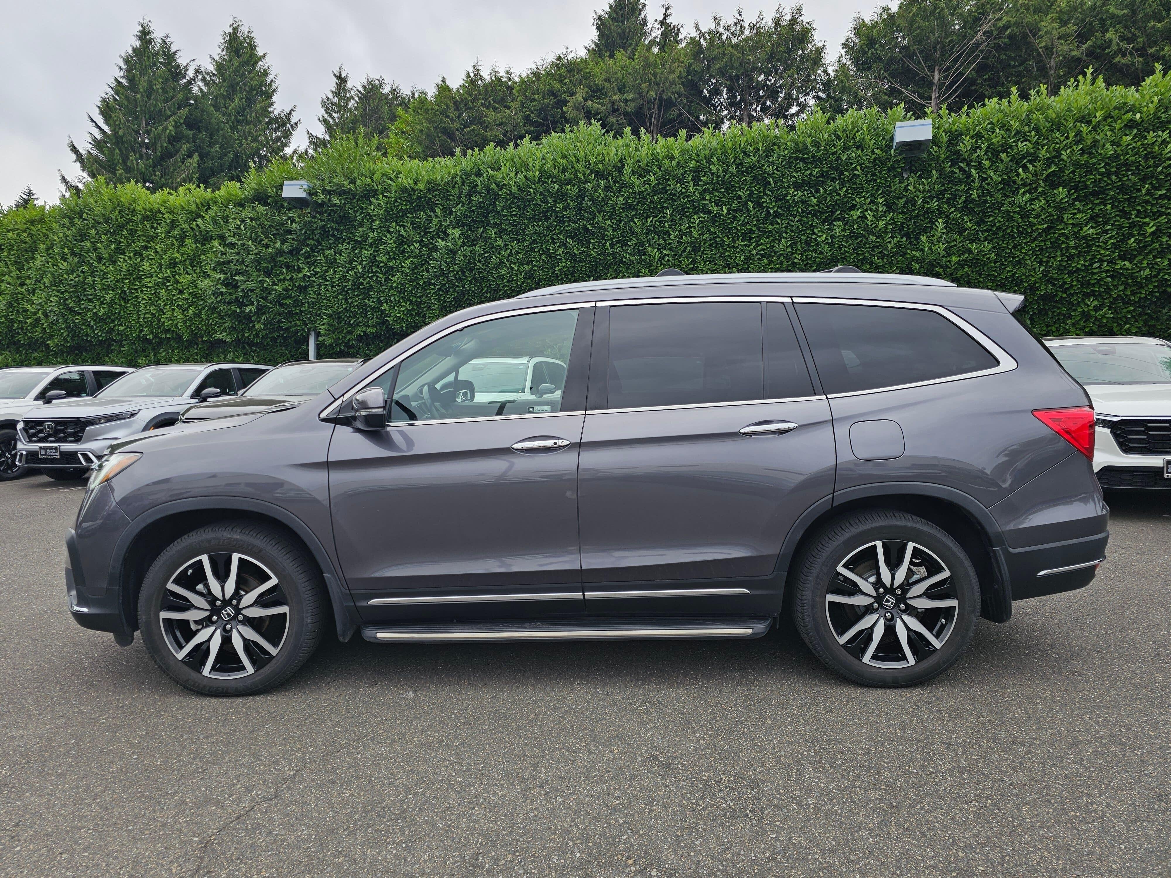 Used 2019 Modern Steel Metallic Honda Touring image 4