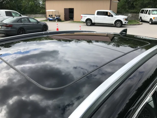 New 2027 Aspen White Tricoat/Super Black Nissan SR image 4