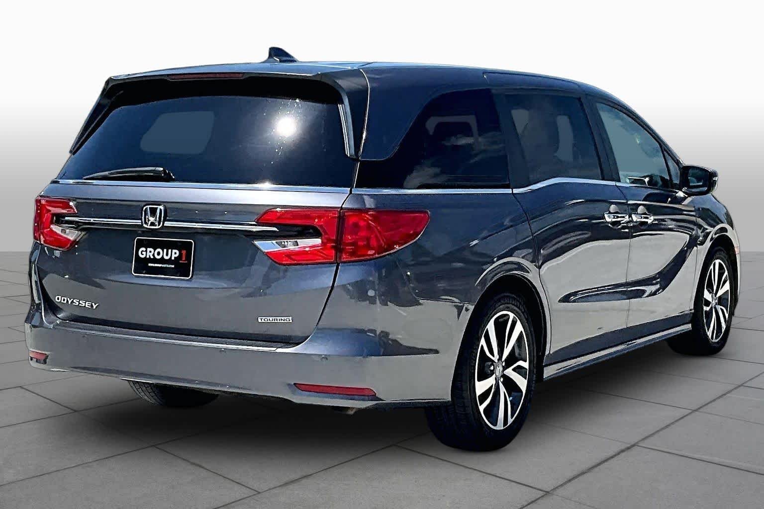 Used 2022 Modern Steel Metallic Honda Touring image 13