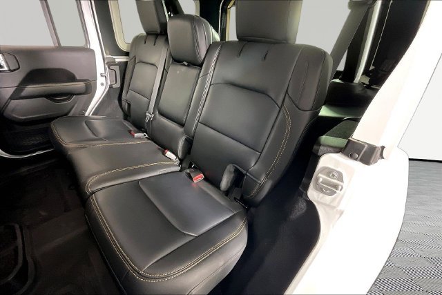 Used 2025 White Jeep Sahara image 13