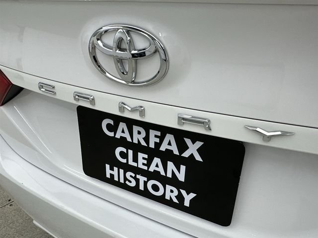 Used 2019 White Toyota SE image 36