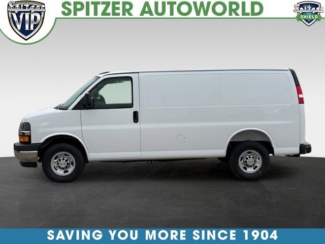 New 2025 Summit White Chevrolet WT image 8