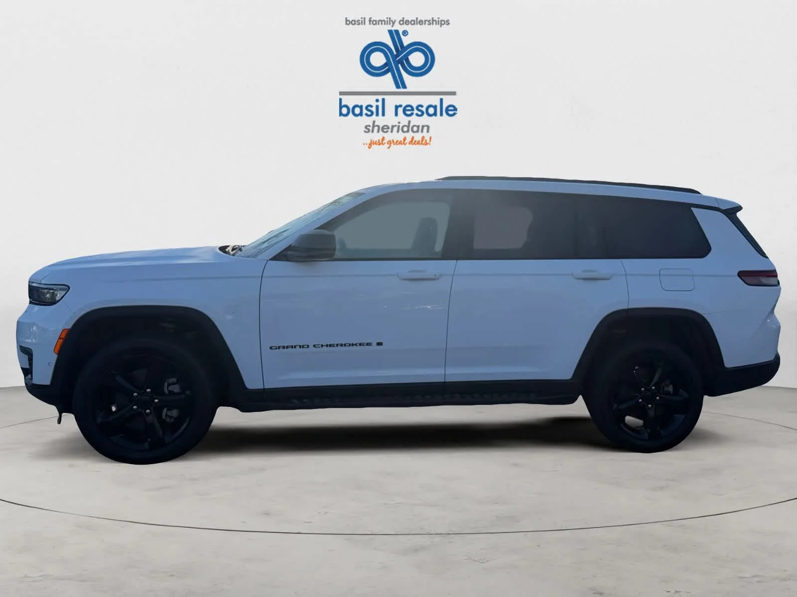 Used 2024 Bright White Jeep Limited image 3