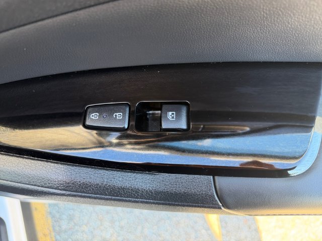 Used 2025 White Kia X-Line image 34
