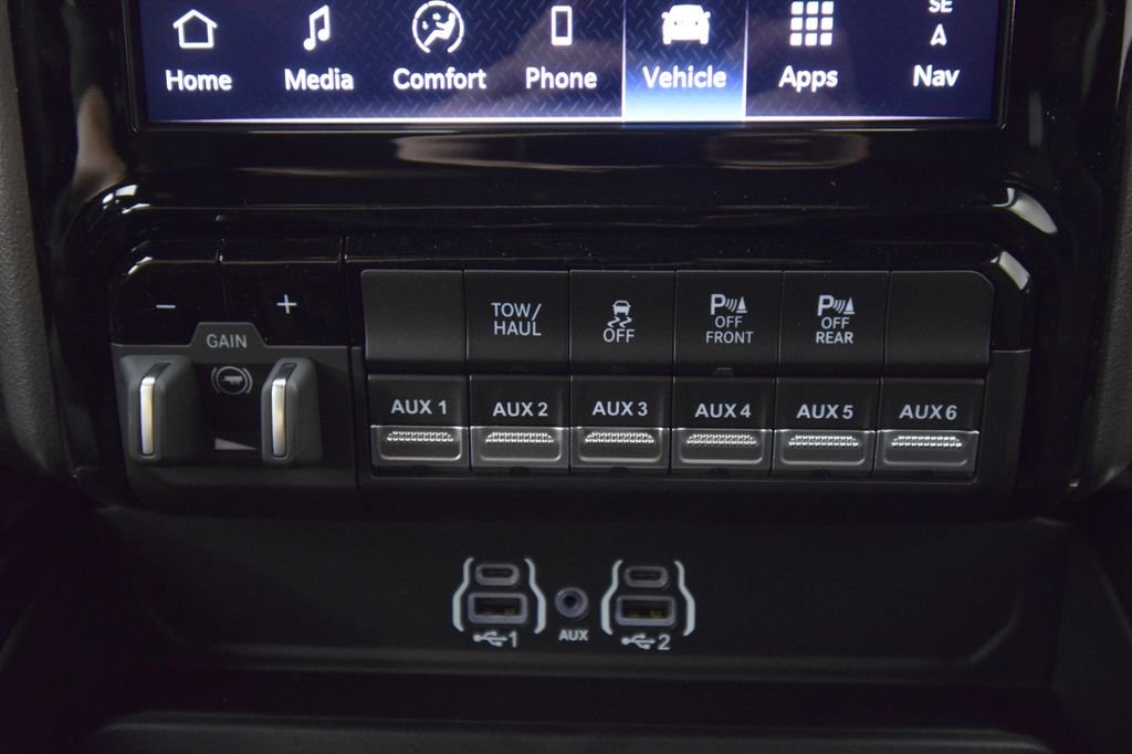 New 2026 Diamond Black Crystal Pearl-Coat Exterior Paint RAM Laramie image 25
