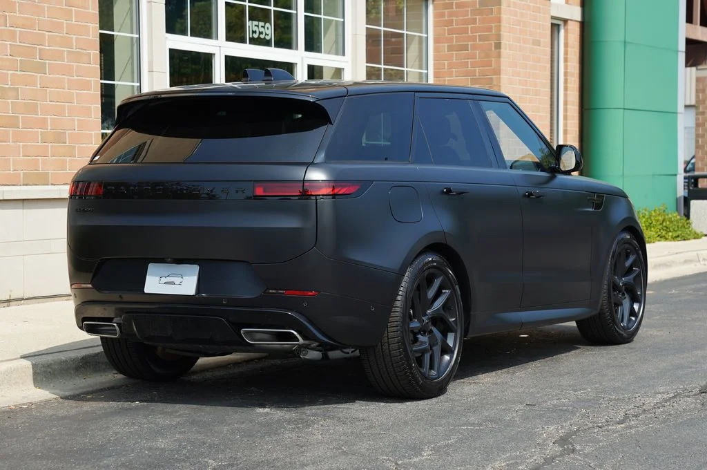 New 2026 Santorini Black Land Rover Dynamic SE image 6