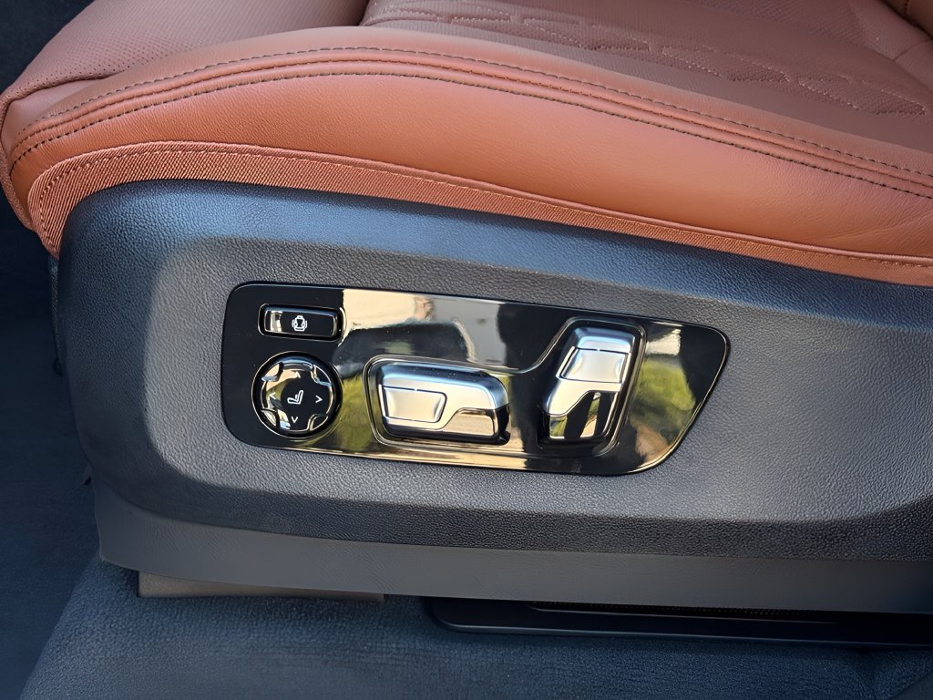 New 2027 Black Sapphire Metallic BMW M60i image 11