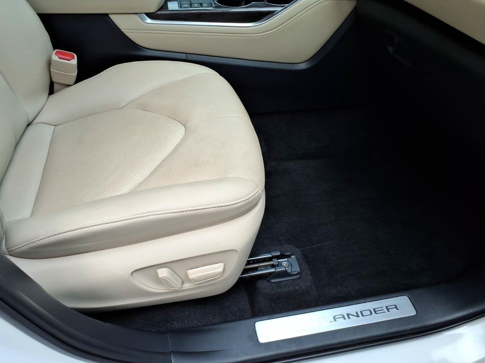 Used 2024 Wind Chill Pearl Toyota Limited image 23