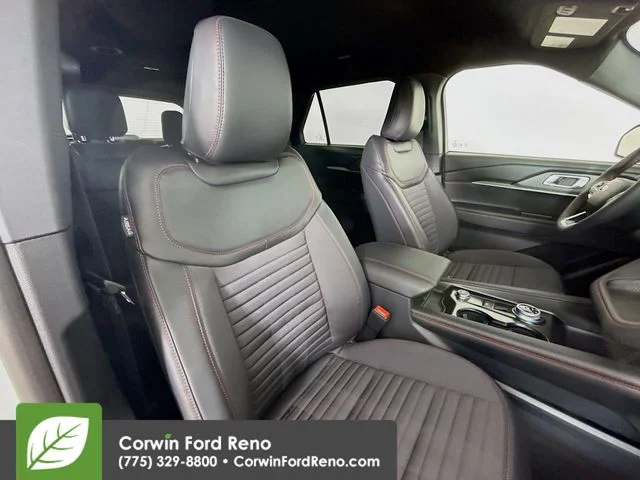 New 2026 Star White Metallic Tri-Coat Ford ST-Line image 31