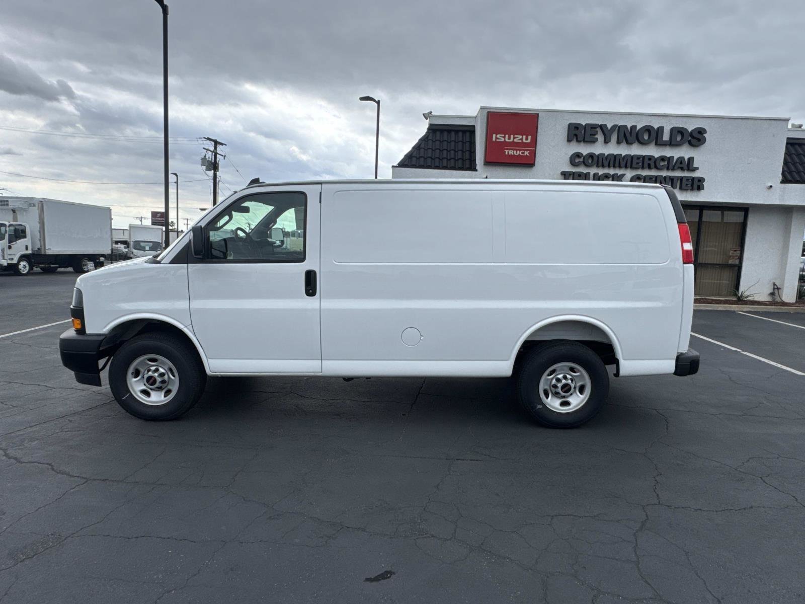 2025 GMC Savana Cargo Work Van - Photo 8