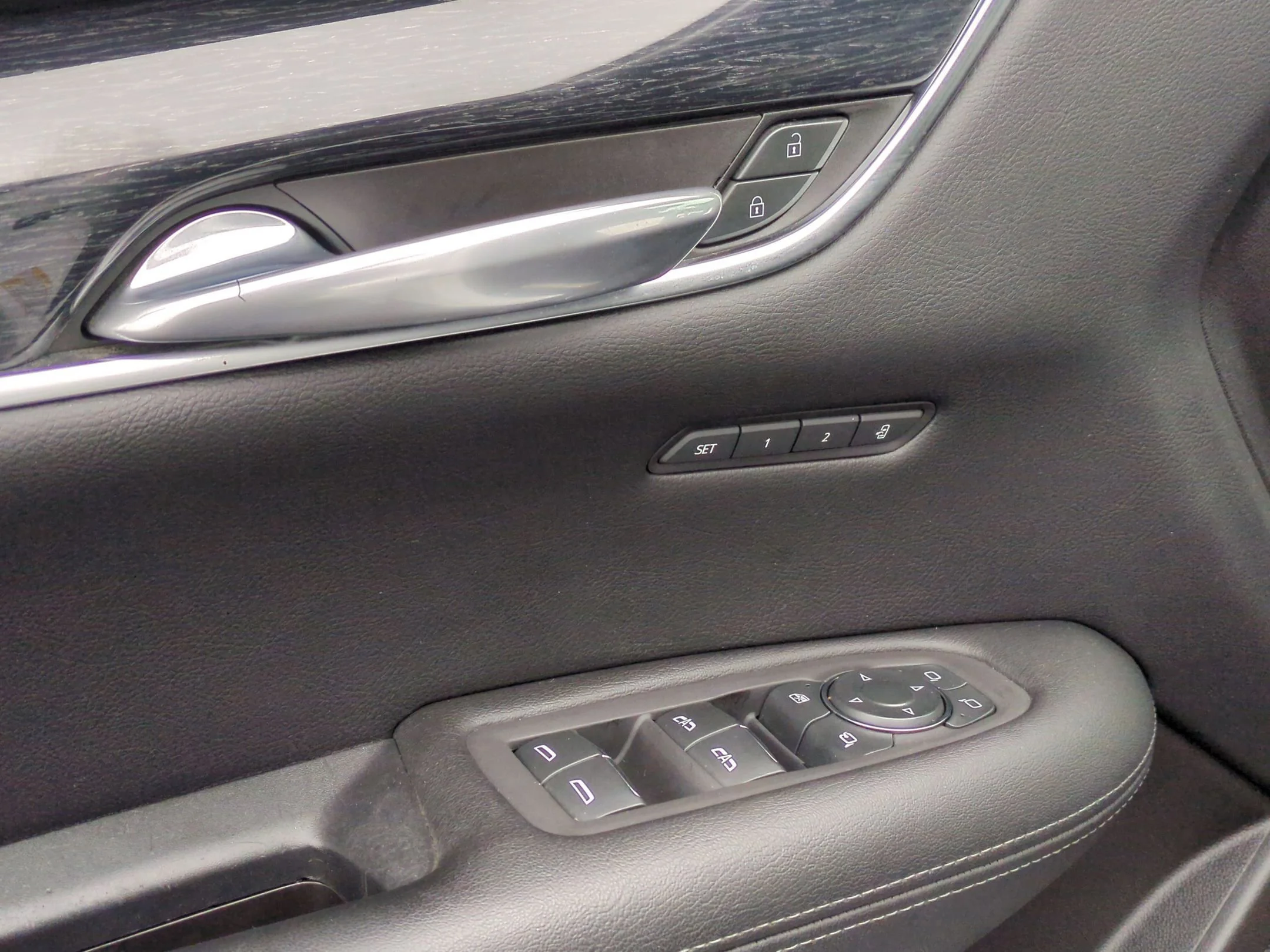 Used 2022 Crystal White Tricoat Cadillac FWD Premium Luxury image 23