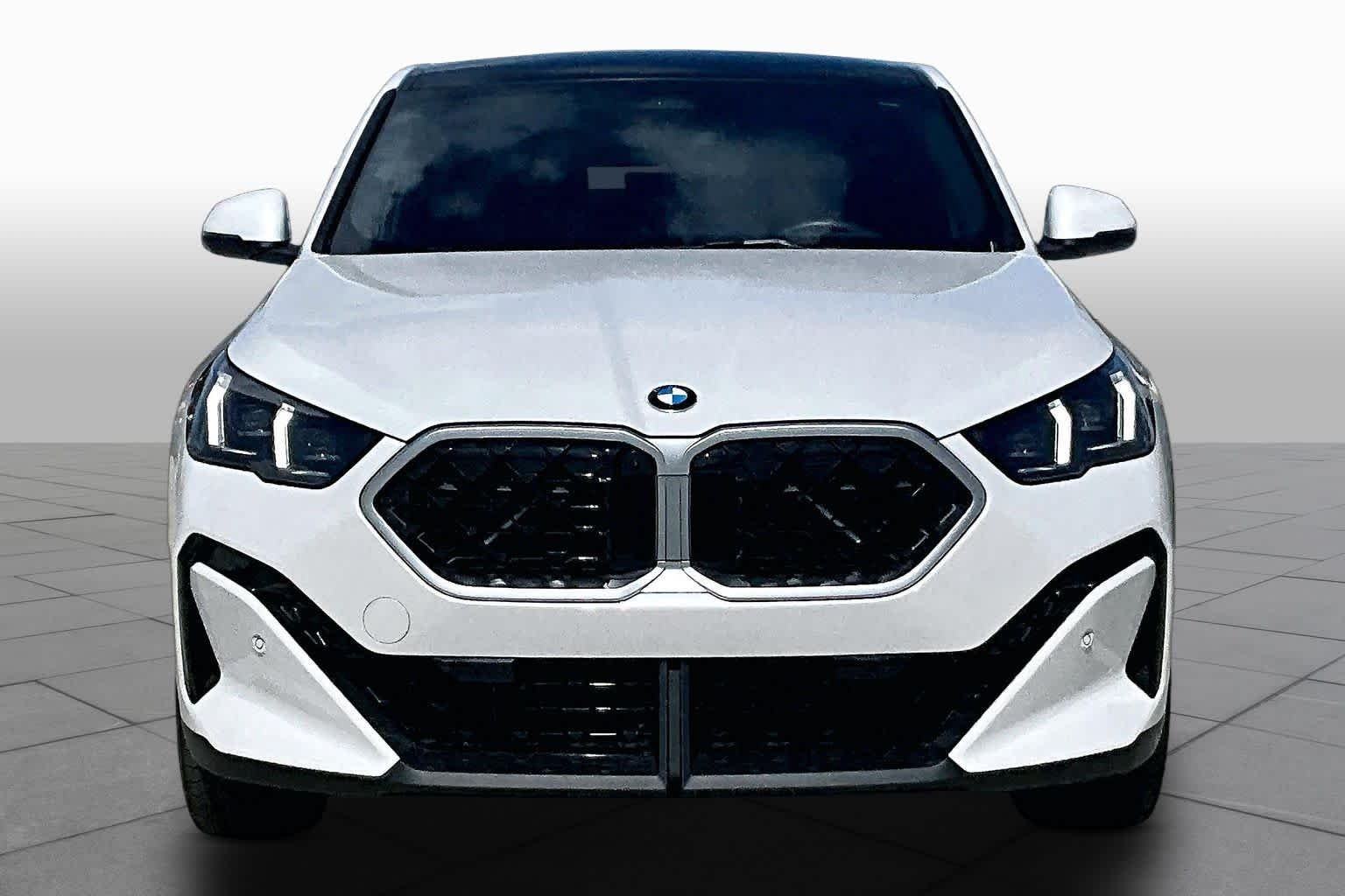 Used 2026 Mineral White Metallic BMW xDrive28i image 3