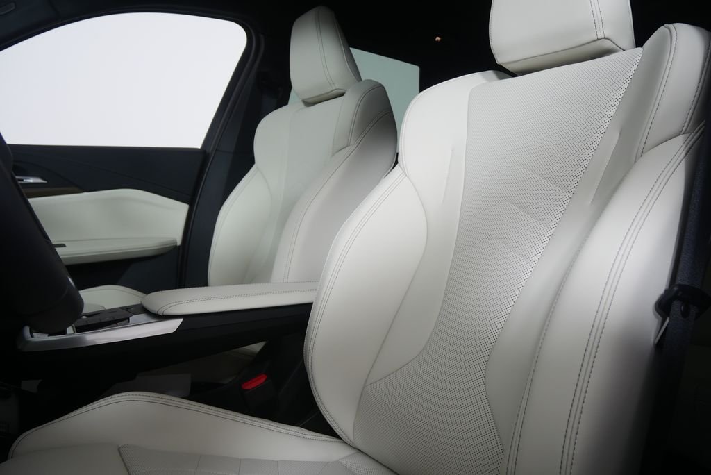 New 2026 Alpine White BMW xDrive28i image 10