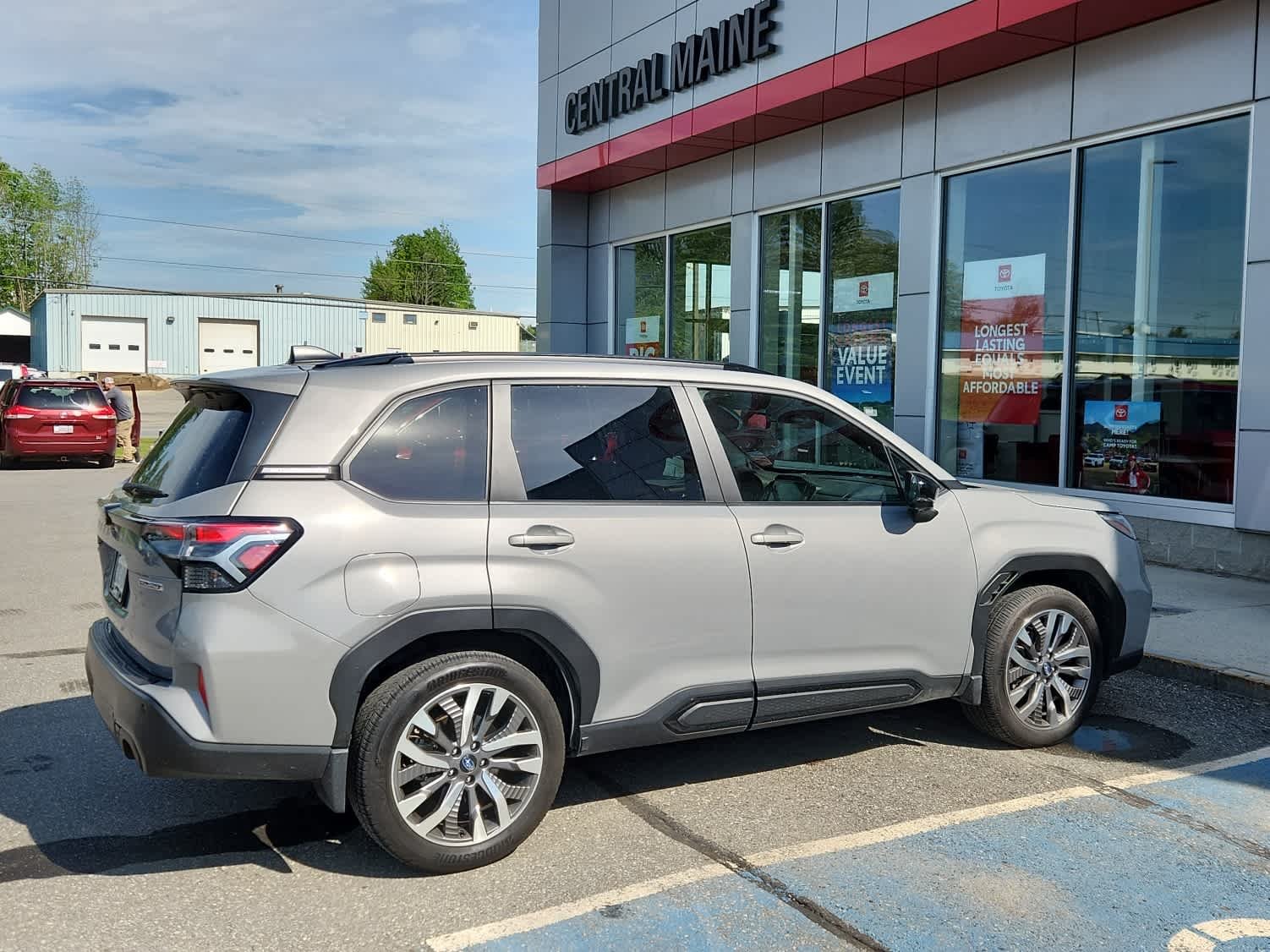 Used 2025 River Rock Pearl Subaru Touring image 5
