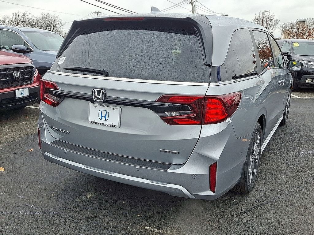 New 2026 Solar Silver Metallic Honda Touring image 4