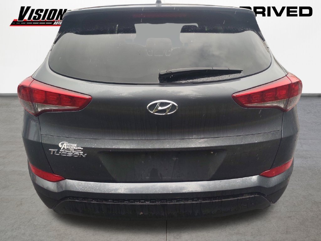 Used 2018 Gray Hyundai SE image 4