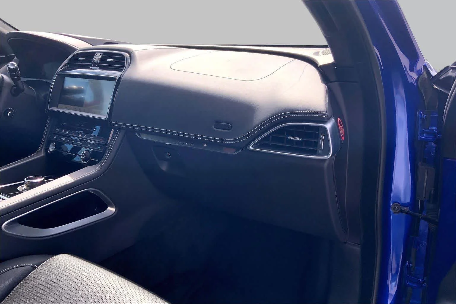 Used 2019  Jaguar S image 18