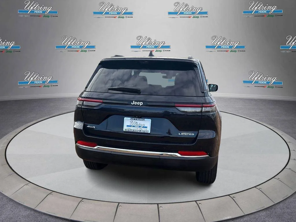 Used 2024 Midnight Sky Jeep Limited image 3