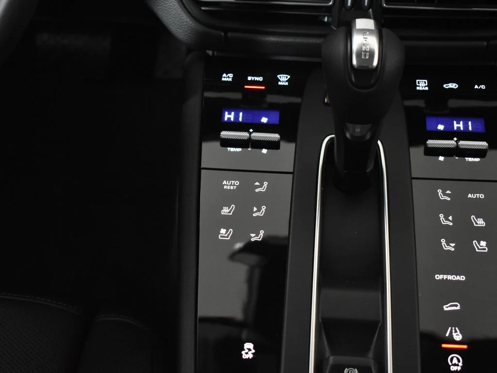 2026 Porsche Macan - Photo 25
