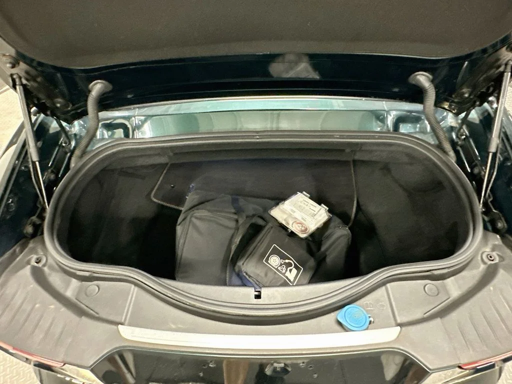 Used 2016  Jaguar R image 24