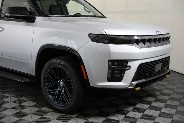New 2026 Silver-Zynith Exterior Paint Jeep  image 26