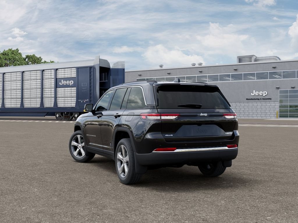 New 2026 Diamond Black Crystal Pearl-Coat Exterior Paint Jeep Limited image 3