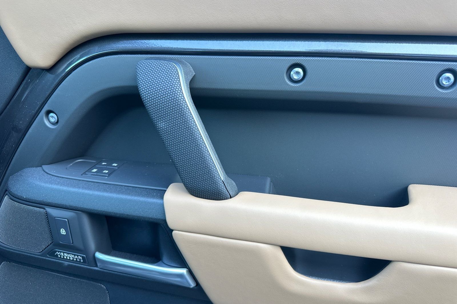2026 Land Rover Defender V8 - Photo 20