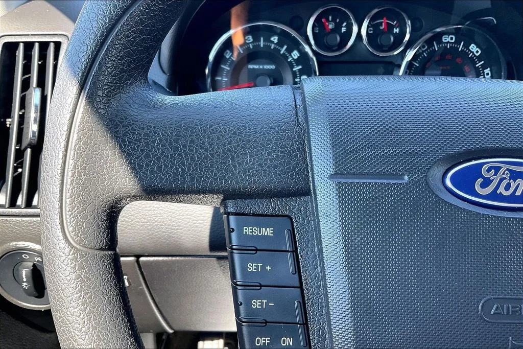 Used 2010  Ford SE image 16