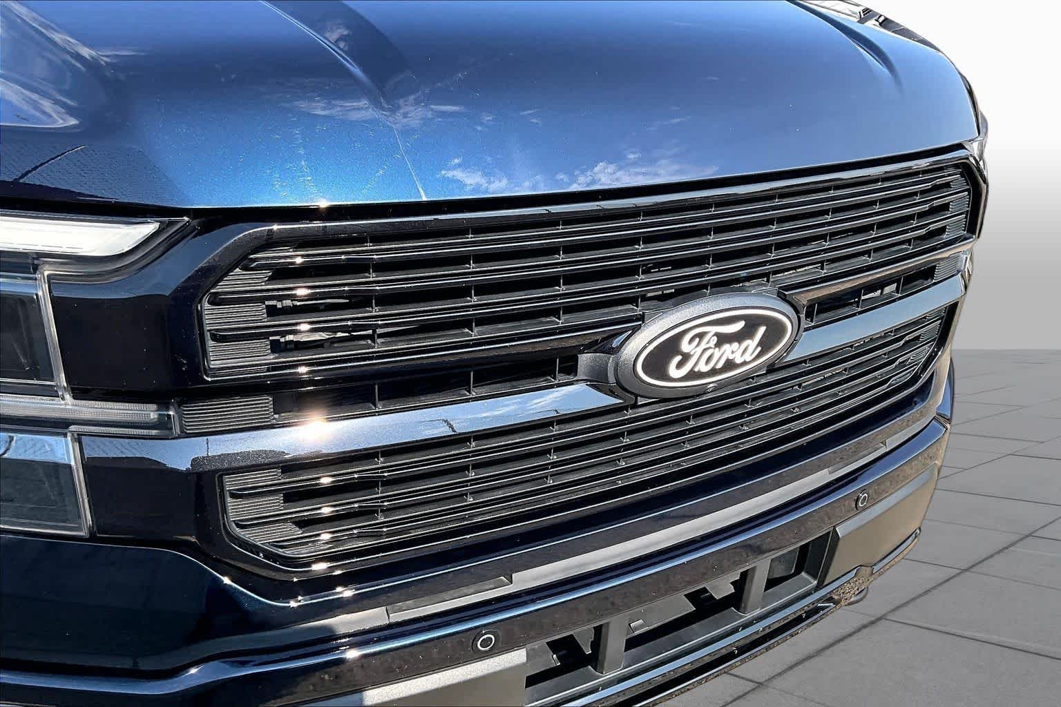 Used 2025 Antimatter Blue Metallic Ford Platinum image 29