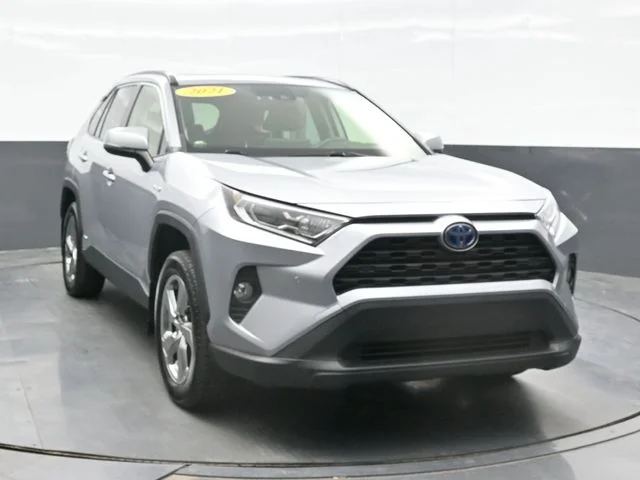Used 2021 Silver Toyota XLE Premium image 6