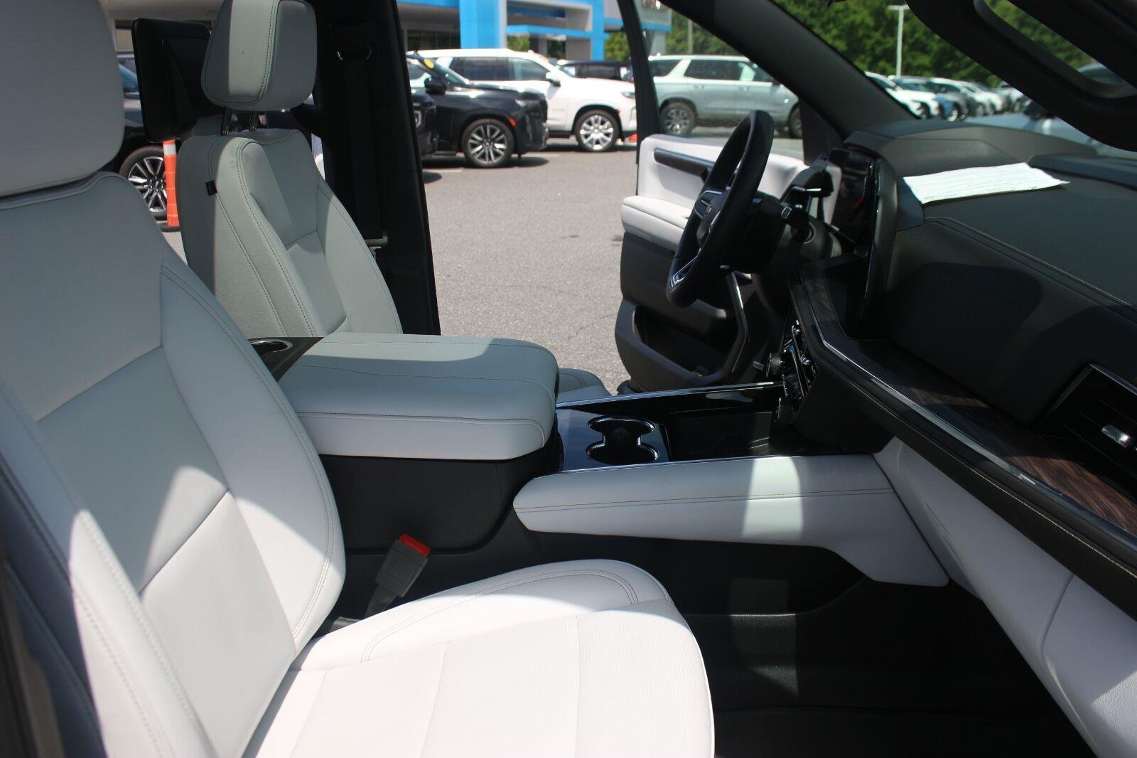 Used 2025 Black Chevrolet Premier image 40
