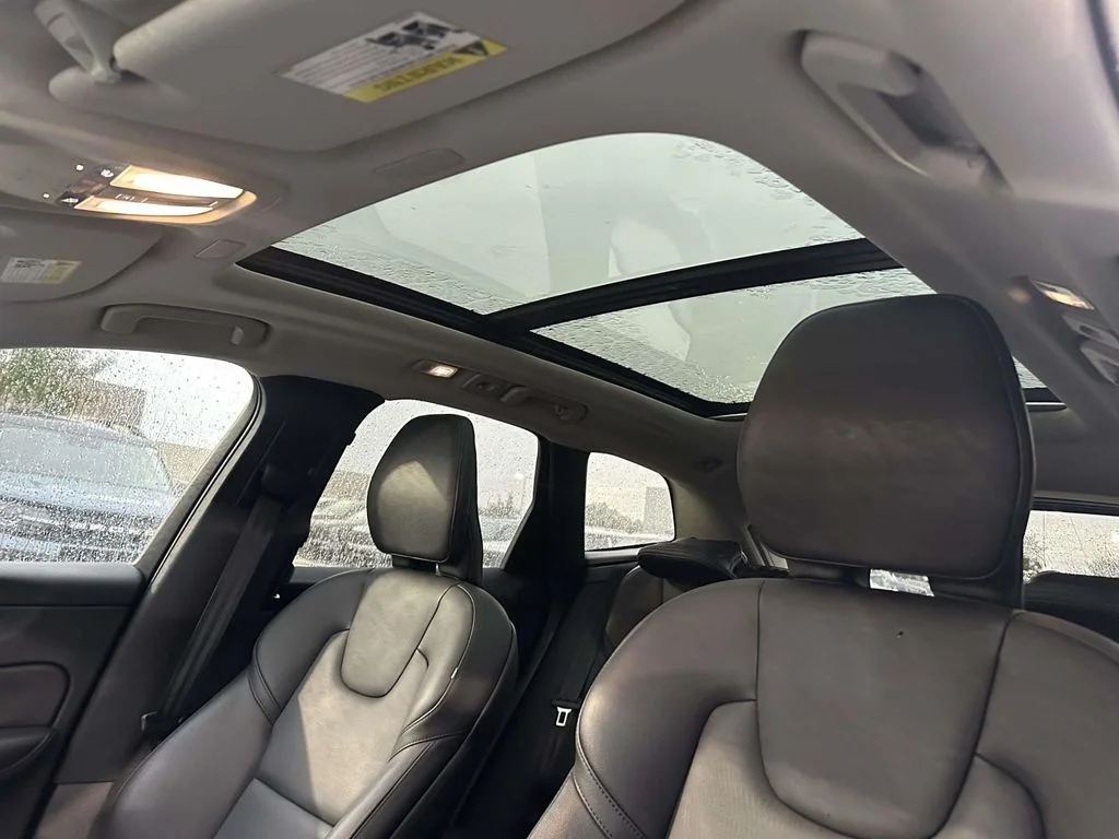 Used 2025 White Volvo Core image 8