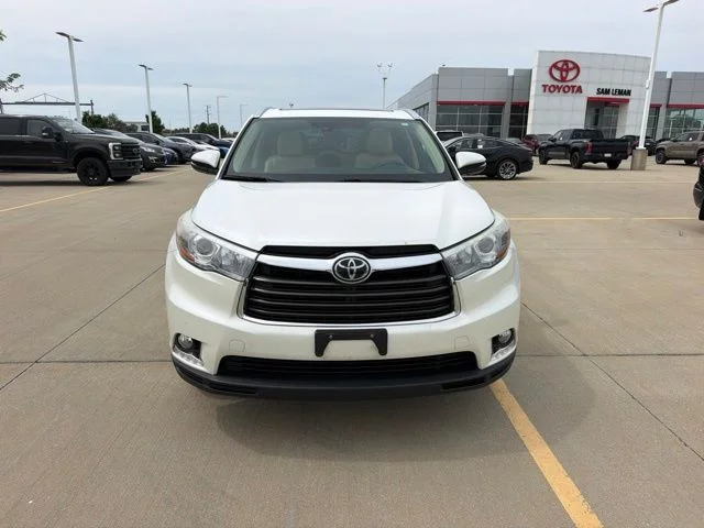 Used 2016 White Toyota Limited Platinum V6 image 2