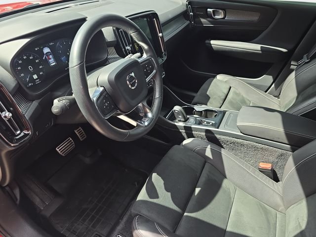 Used 2019 Red Volvo R-Design image 19