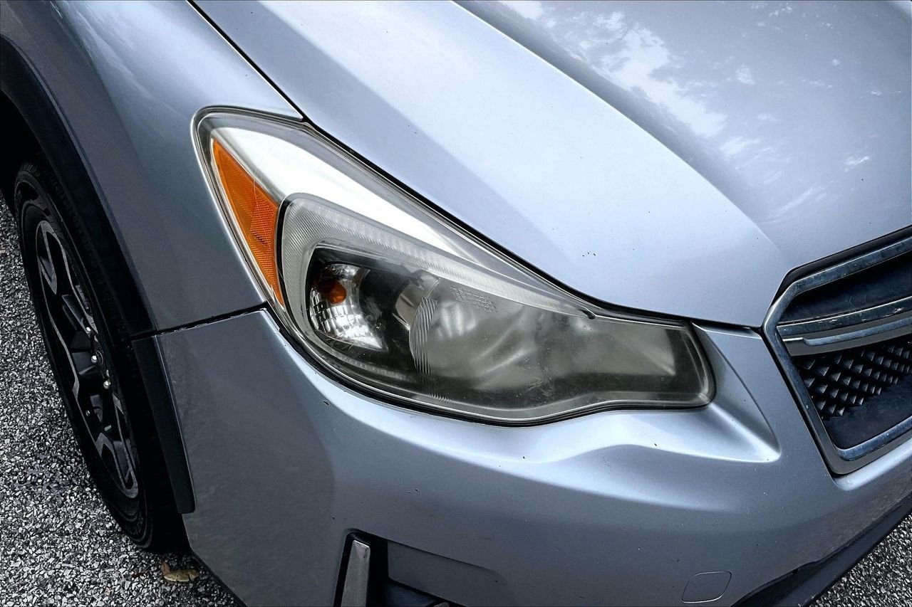 Used 2017 Silver Subaru 2.0i Premium image 30