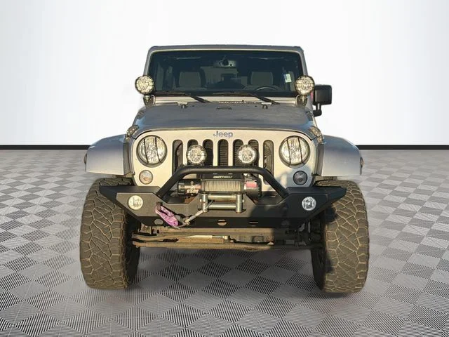 Used 2015 Silver Jeep Unlimited Sahara image 2