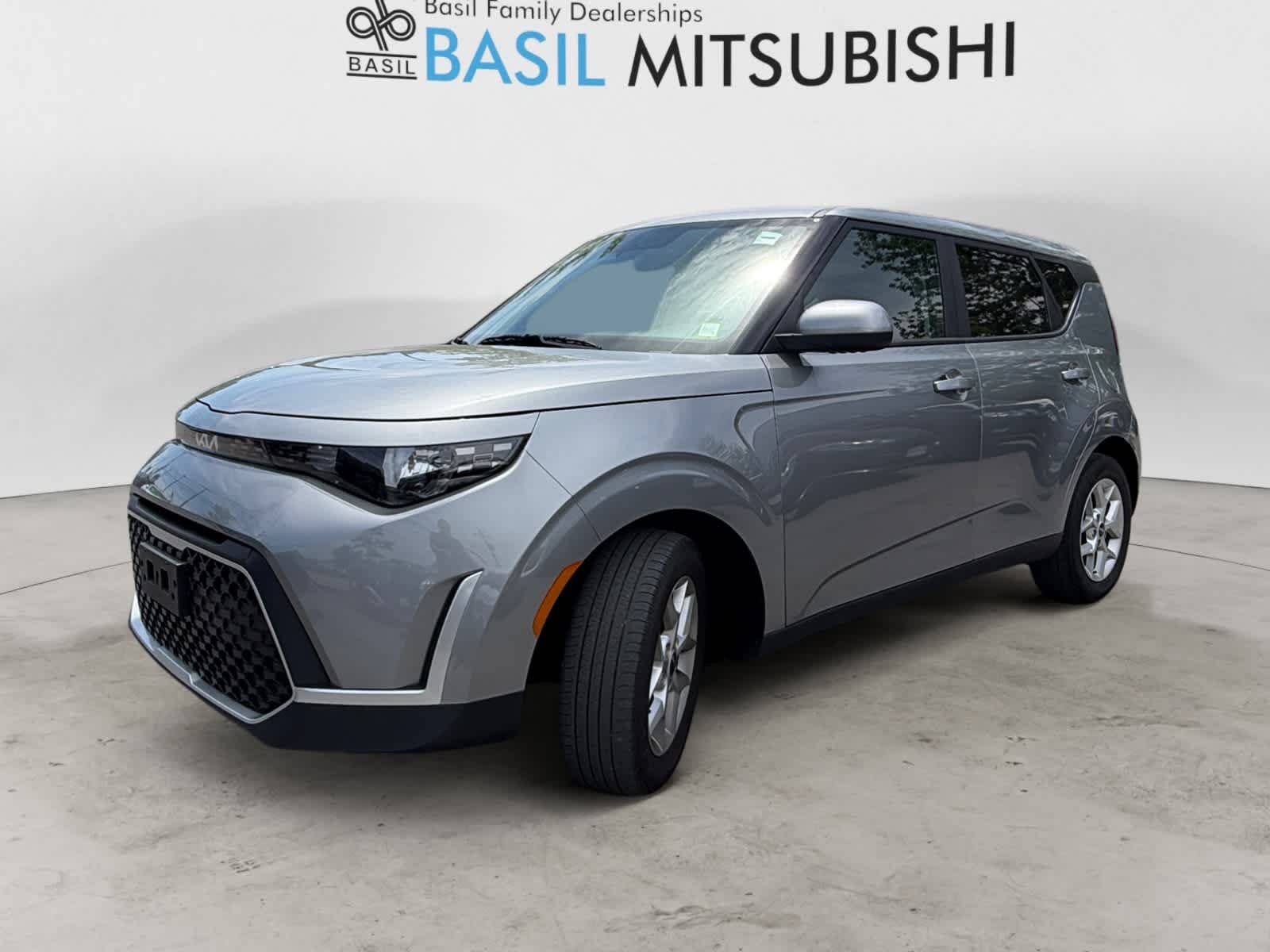 Used 2023 Steel Gray Kia LX image 7