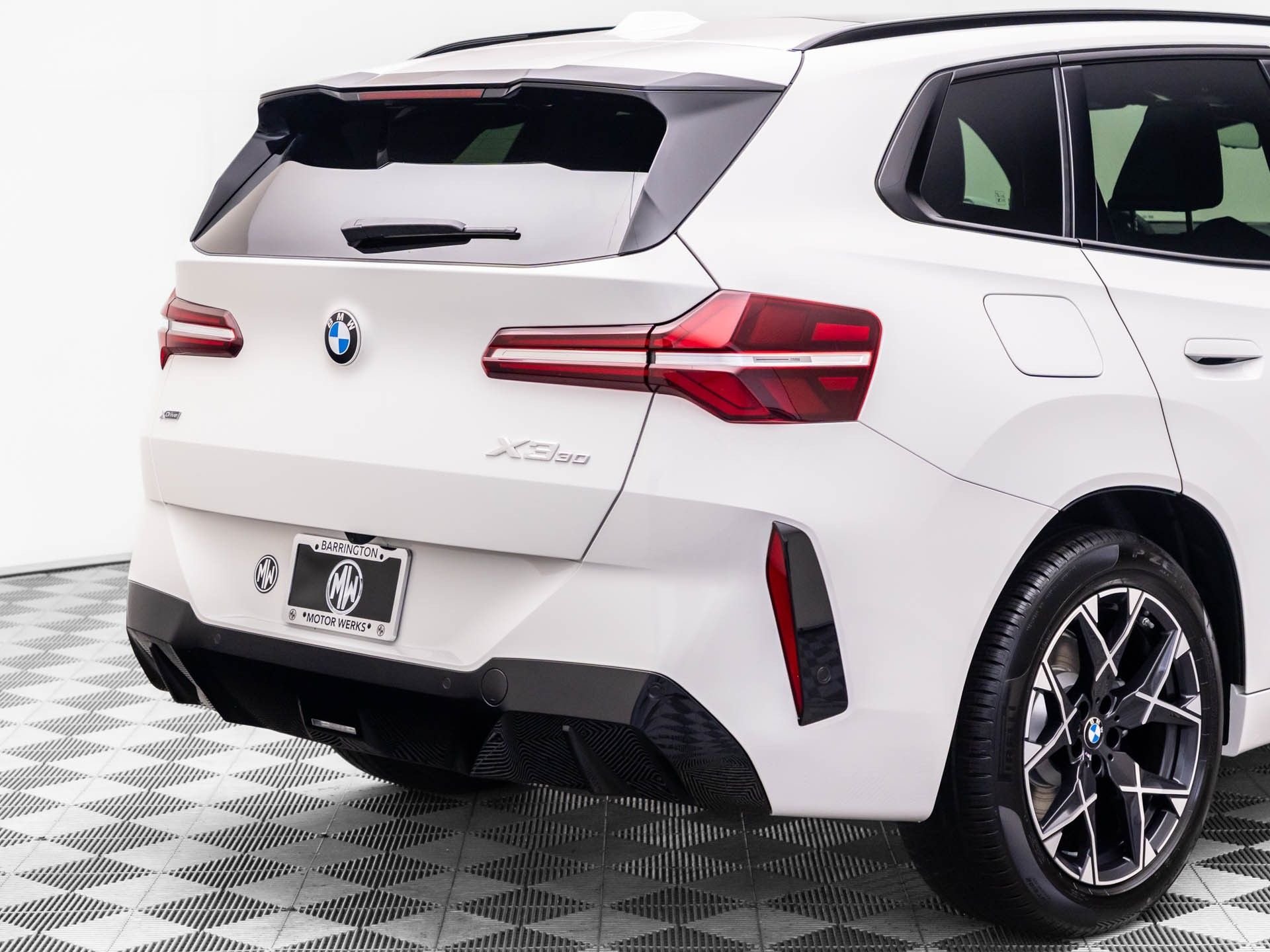 New 2026 Alpine White BMW 30 xDrive image 33