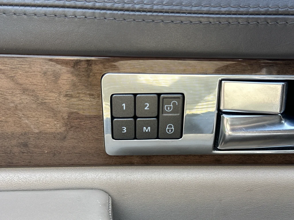 Used 2013 Fuji White Land Rover HSE LUX image 14