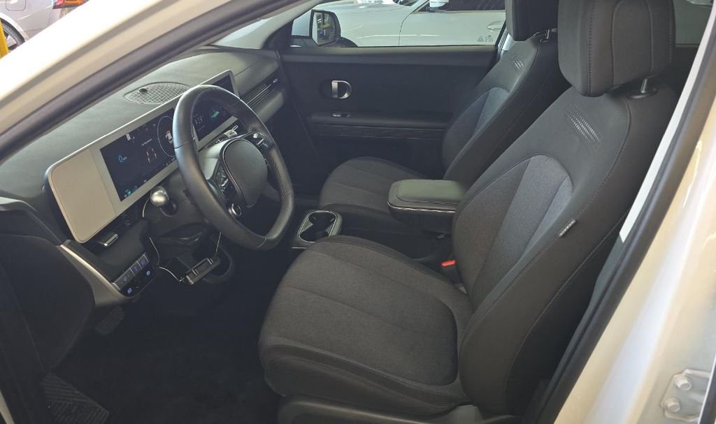 Used 2024 White Hyundai SEL image 7