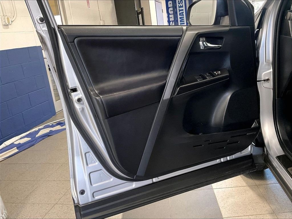 Used 2018 Silver Toyota SE image 9