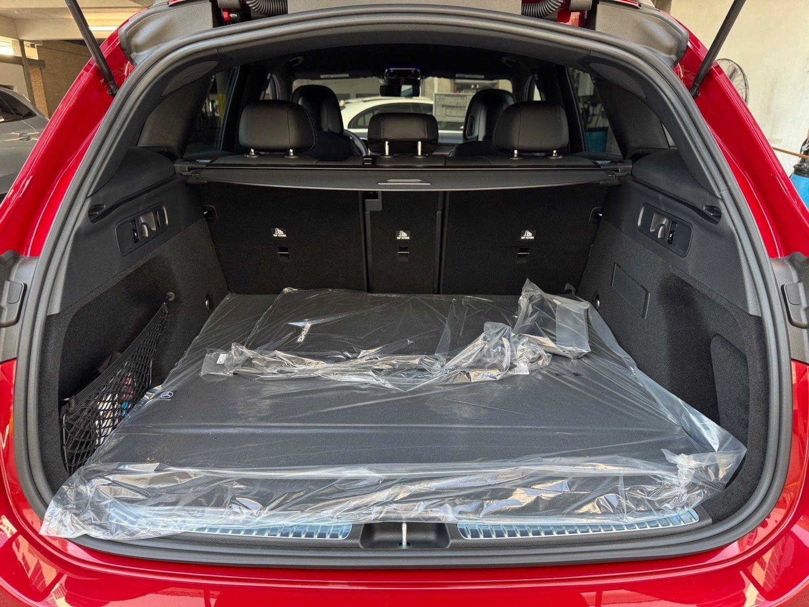 New 2026 MANUFAKTUR Patagonia Red Metallic Mercedes-Benz GLC 300 image 21