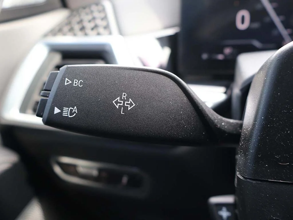 Used 2023 White BMW M60i image 53