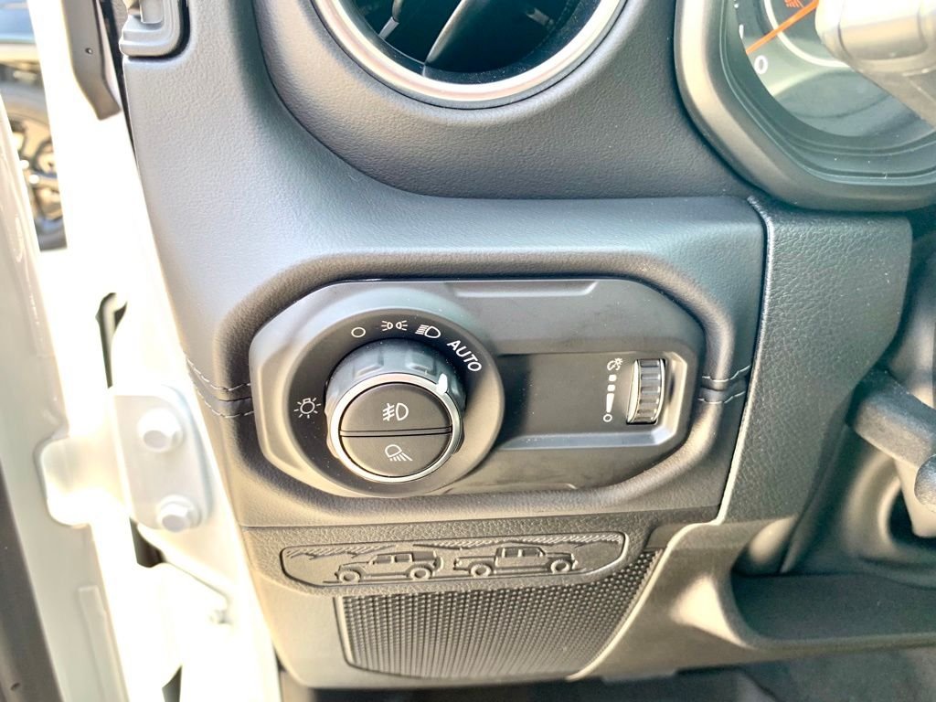 Used 2026 White Jeep Sahara image 30