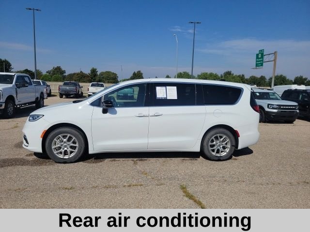 Used 2025 Bright White Clearcoat Chrysler Select image 3