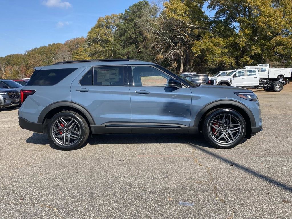 2026 Ford Explorer ST - Photo 2