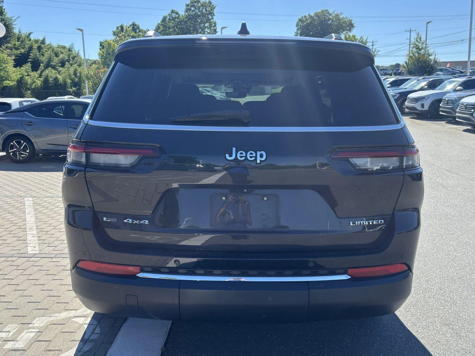 Used 2021 Diamond Black Crystal Pearlcoat Jeep Limited image 4