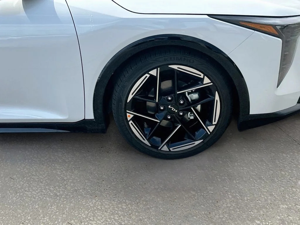 New 2026 Snow White Pearl Kia GT-Line image 32
